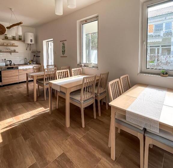 تختخواب و صبحانه Zen House