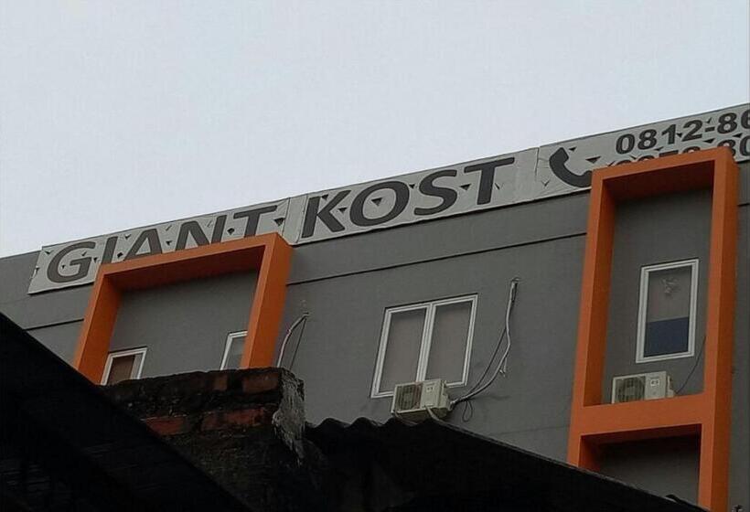 فندق Giant Kost