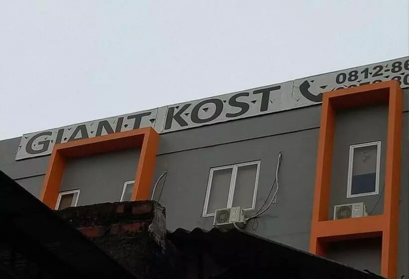 Hotelli Giant Kost