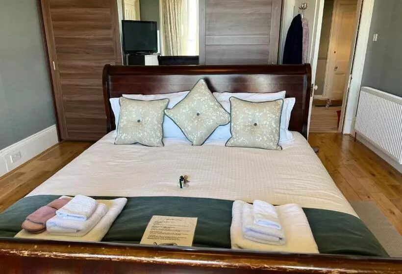 تختخواب و صبحانه Ardmor Guest House