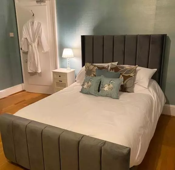 تختخواب و صبحانه Ardmor Guest House