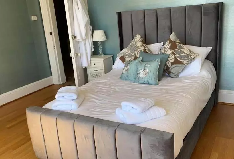 تختخواب و صبحانه Ardmor Guest House