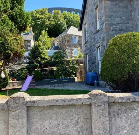 تختخواب و صبحانه Ardmor Guest House