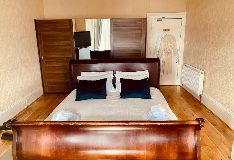 تختخواب و صبحانه Ardmor Guest House