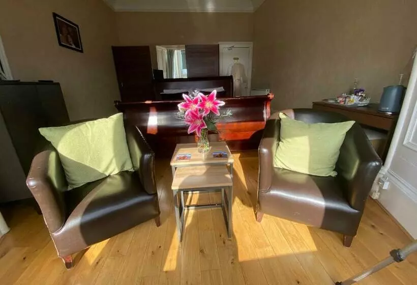 تختخواب و صبحانه Ardmor Guest House