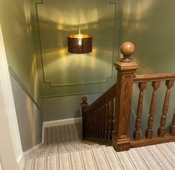 تختخواب و صبحانه Ardmor Guest House