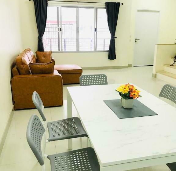 פנסיון Impact Mt House