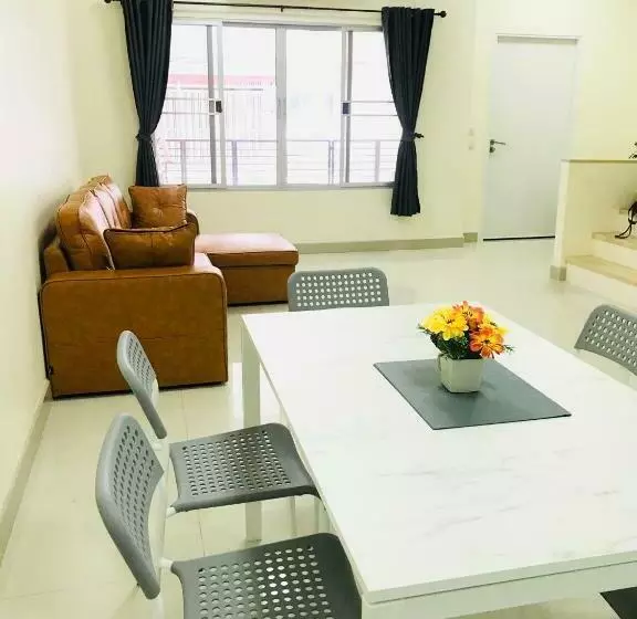 Majatalo Impact Mt House