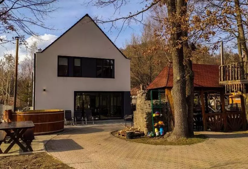 ベッドアンドブレックファースト 4 Seasons   House