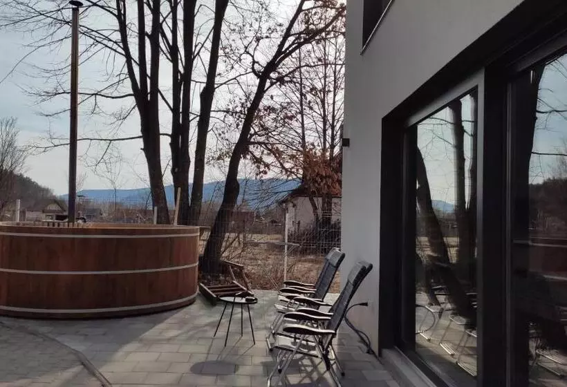 ベッドアンドブレックファースト 4 Seasons   House