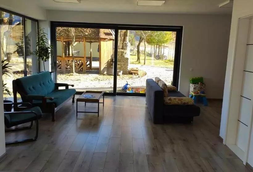 ベッドアンドブレックファースト 4 Seasons   House