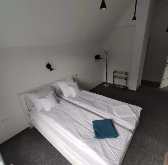 ベッドアンドブレックファースト 4 Seasons   House