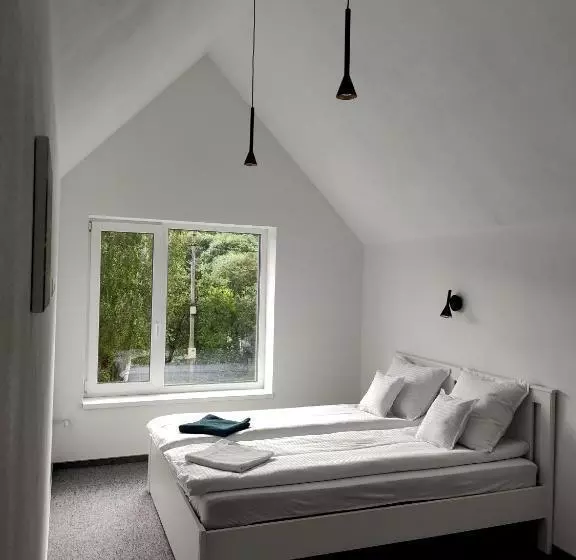 ベッドアンドブレックファースト 4 Seasons   House