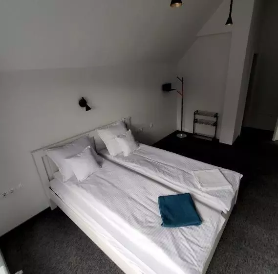 ベッドアンドブレックファースト 4 Seasons   House