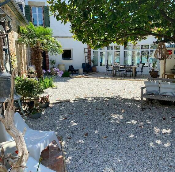 مبيت وإفطار La Maison Du Grand Rocher