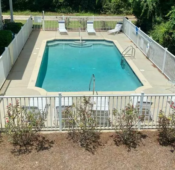 Condo W Pool Near Beaches, Dining, Shopping, Etc