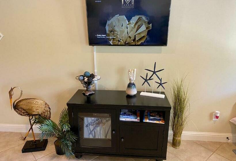 Condo W Pool Near Beaches, Dining, Shopping, Etc