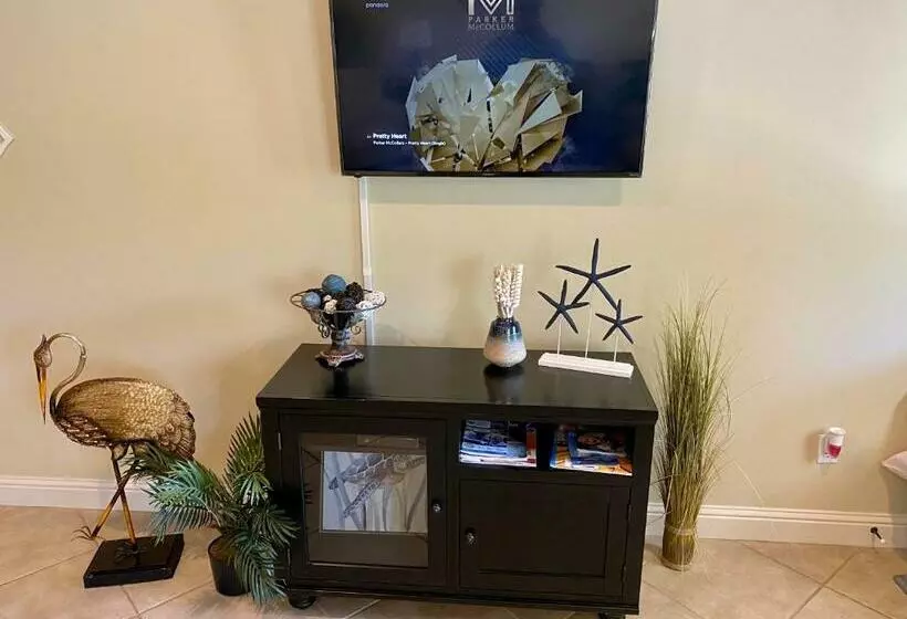 Condo W Pool Near Beaches, Dining, Shopping, Etc