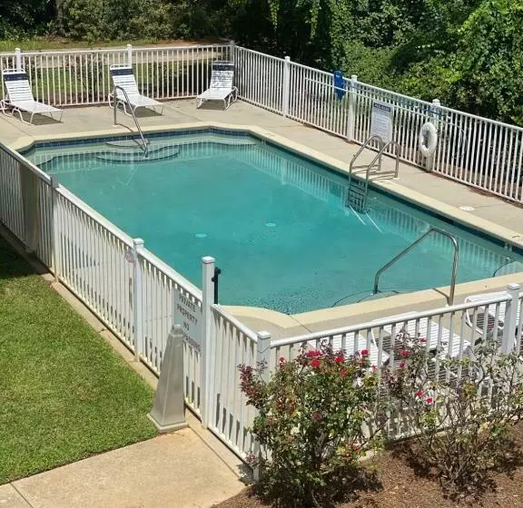 Condo W Pool Near Beaches, Dining, Shopping, Etc