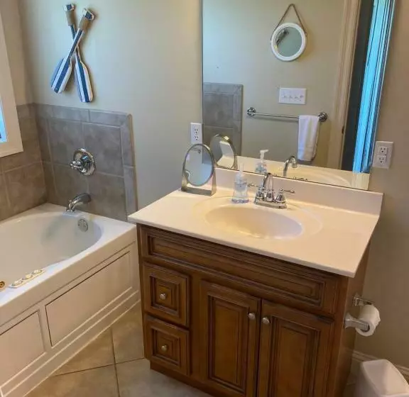 Condo W Pool Near Beaches, Dining, Shopping, Etc