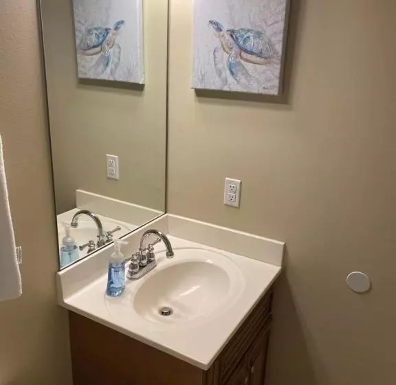 Condo W Pool Near Beaches, Dining, Shopping, Etc