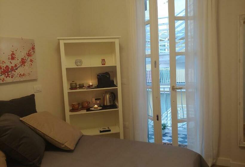 Bed and Breakfast Tiny