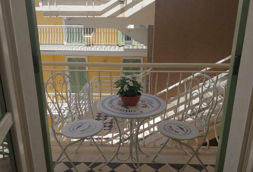 Bed and Breakfast Tiny