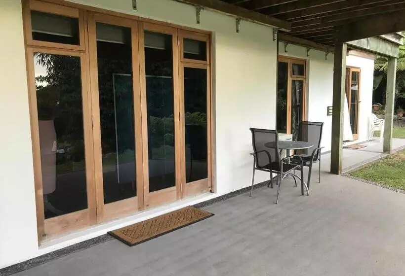 Aamiaismajoitus (B&B) Waiotahi Valley Lodge