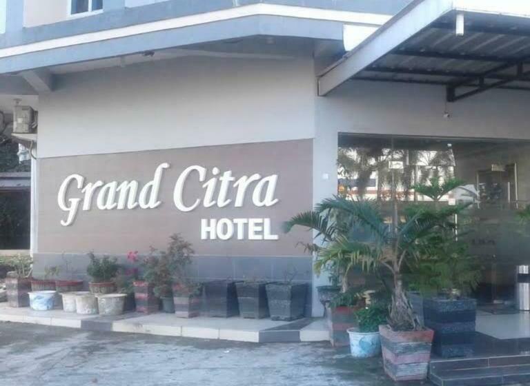 ホテル Grand Citra Prabumulih