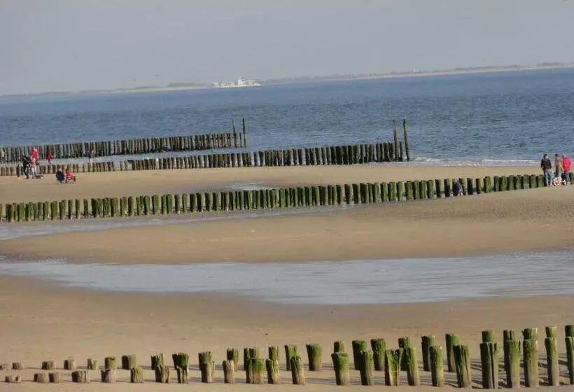 Aamiaismajoitus (B&B) Bed Bij Zee