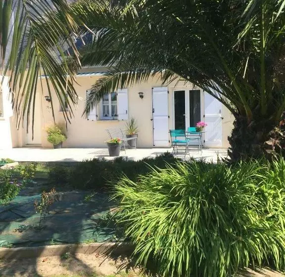 Aamiaismajoitus (B&B) Côté Jardin Des Charmilles