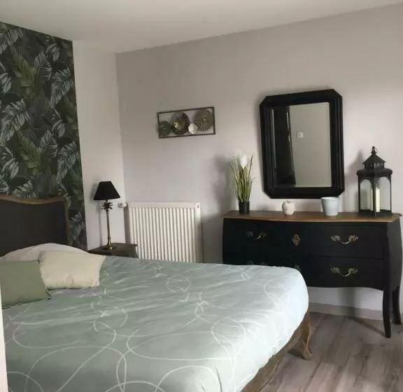 Aamiaismajoitus (B&B) Côté Jardin Des Charmilles