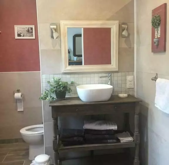 Aamiaismajoitus (B&B) Côté Jardin Des Charmilles