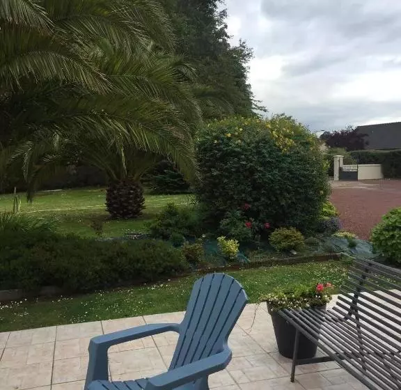 Aamiaismajoitus (B&B) Côté Jardin Des Charmilles