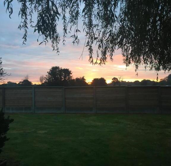 ベッドアンドブレックファースト Côté Jardin Des Charmilles