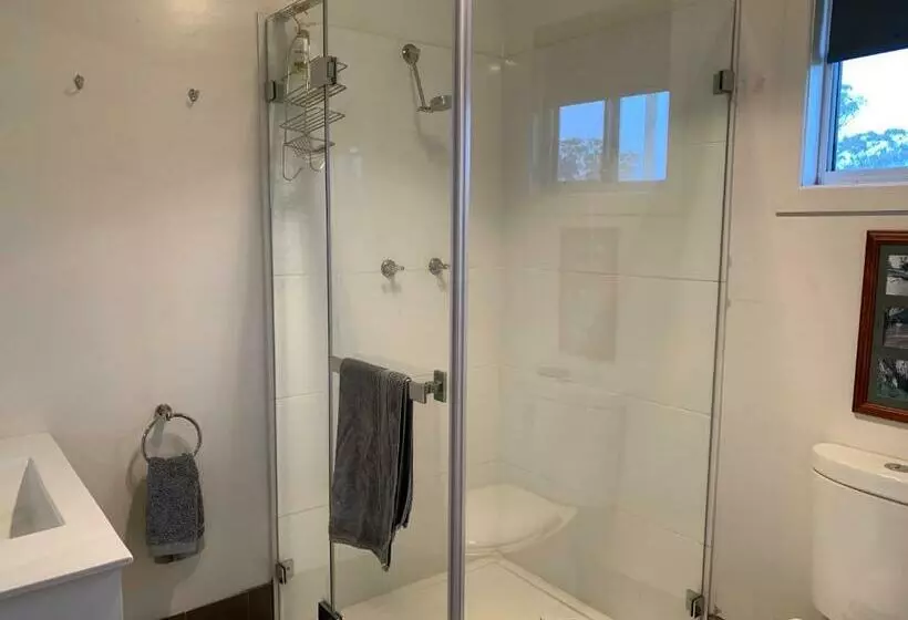 Aamiaismajoitus (B&B) Mascot Cottage   Pet Friendly And Complimentary Breakfast Hamper