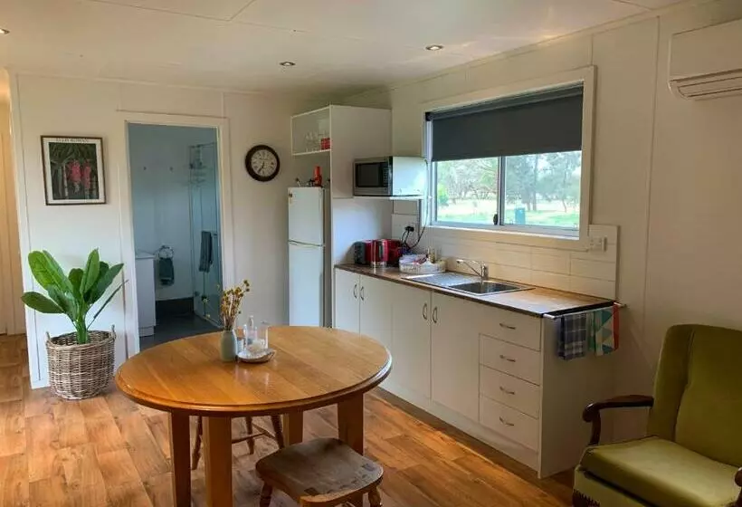 Aamiaismajoitus (B&B) Mascot Cottage   Pet Friendly And Complimentary Breakfast Hamper