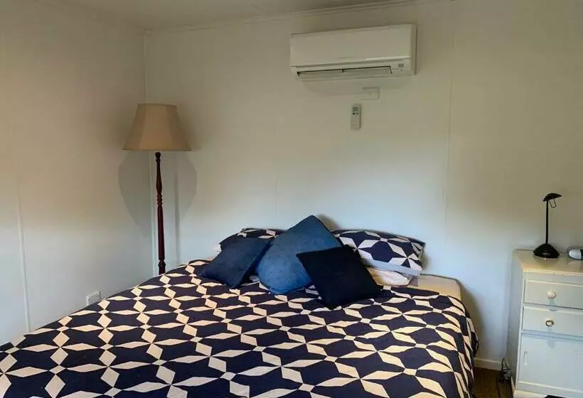 Aamiaismajoitus (B&B) Mascot Cottage   Pet Friendly And Complimentary Breakfast Hamper