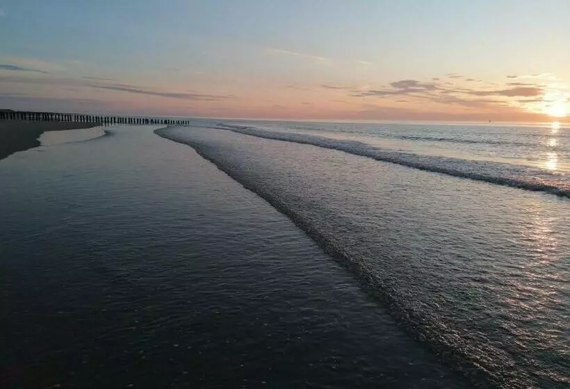Aamiaismajoitus (B&B) Chambre Studio Les Deux Vagues