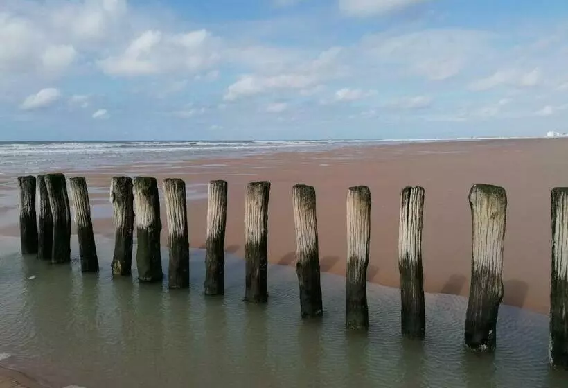 Aamiaismajoitus (B&B) Chambre Studio Les Deux Vagues