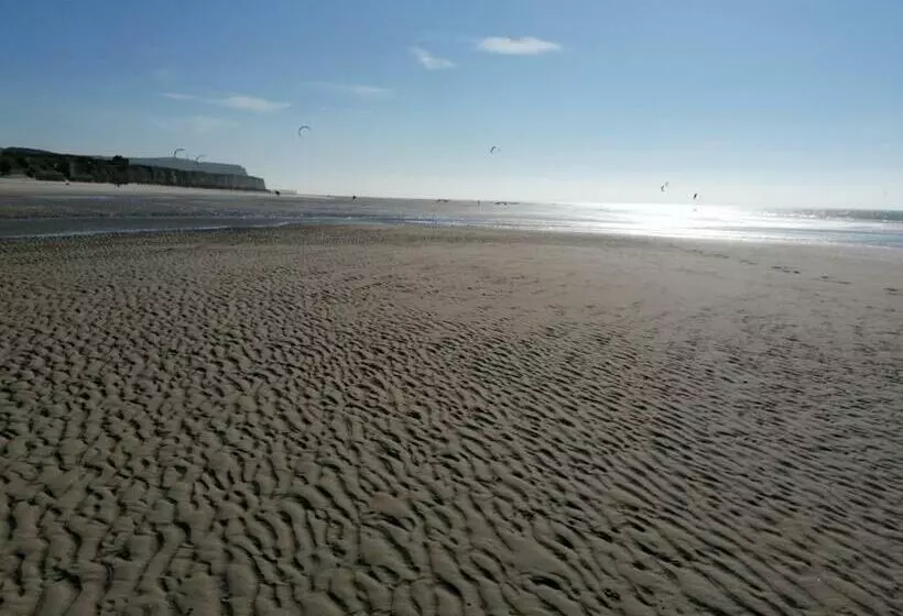 Aamiaismajoitus (B&B) Chambre Studio Les Deux Vagues