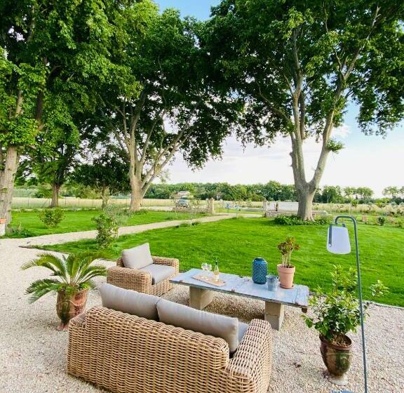 تختخواب و صبحانه Mas Des 2 Platanes