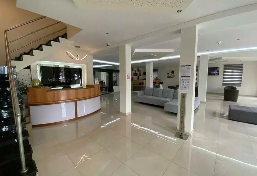 Hotelli Angra Central
