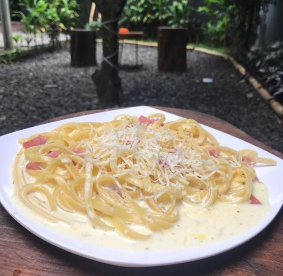 Hotell Aqilakost N Cafe Gadog Puncak