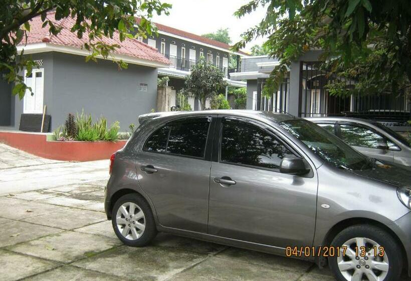 Hotell Aqilakost N Cafe Gadog Puncak