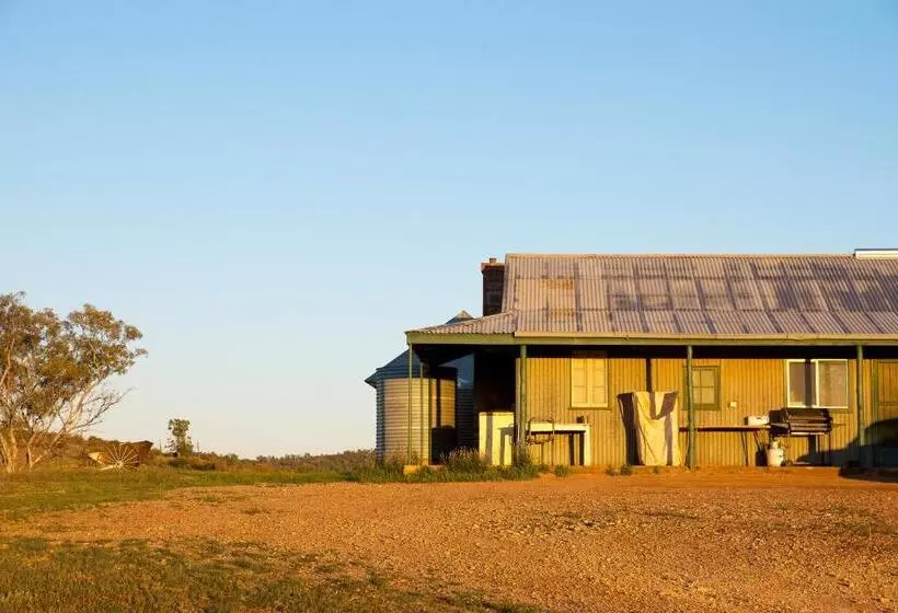 Hotelli Holowiliena Station & The Outback Blacksmith