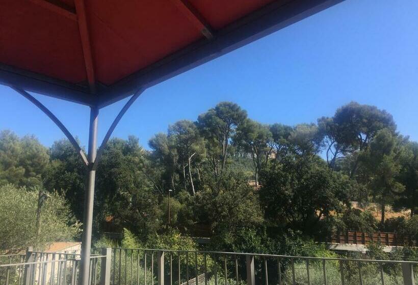 پانسیون Boutique Hostel By Cassis