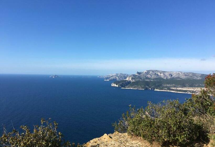 پانسیون Boutique Hostel By Cassis