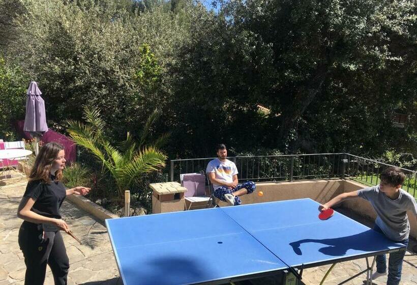 پانسیون Boutique Hostel By Cassis