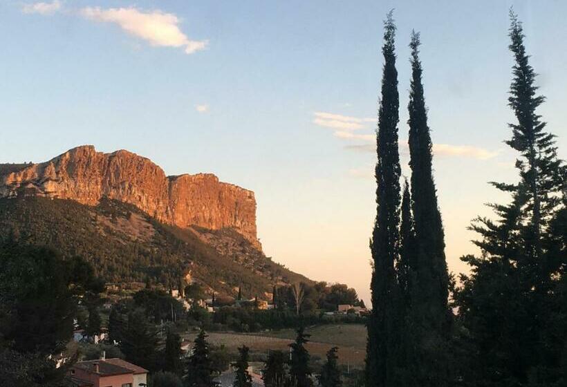 پانسیون Boutique Hostel By Cassis